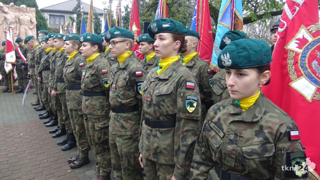Radośnie zjednoczeni pod Biało-Czerwoną. Główne miejskie obchody w Końskich [wideo, zdjęcia]