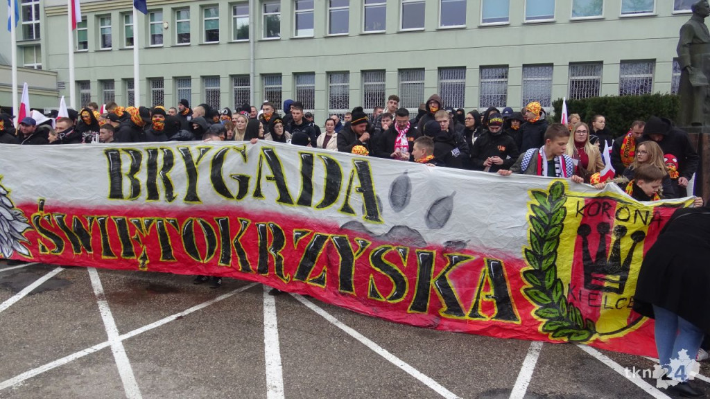 Powiatowy Marsz Niepodległości przeszedł ulicami miasta. Relacja wideo i foto