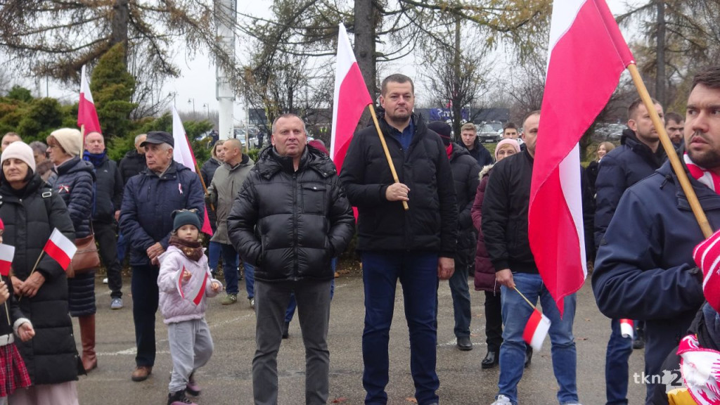 Powiatowy Marsz Niepodległości przeszedł ulicami miasta. Relacja wideo i foto