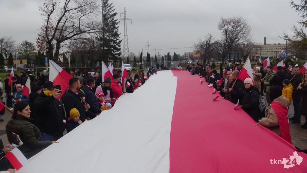 Powiatowy Marsz Niepodległości przeszedł ulicami miasta. Relacja wideo i foto