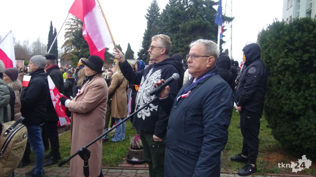 Powiatowy Marsz Niepodległości przeszedł ulicami miasta. Relacja wideo i foto