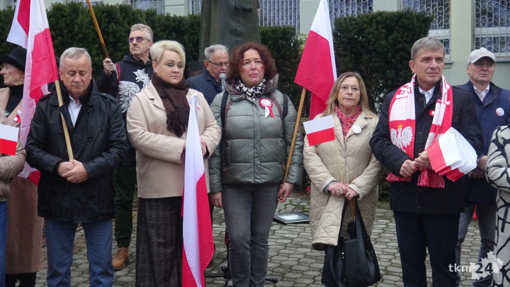 Powiatowy Marsz Niepodległości przeszedł ulicami miasta. Relacja wideo i foto