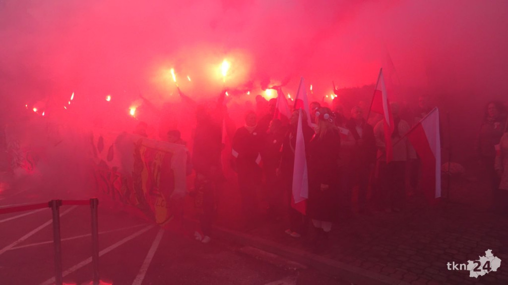 Powiatowy Marsz Niepodległości przeszedł ulicami miasta. Relacja wideo i foto