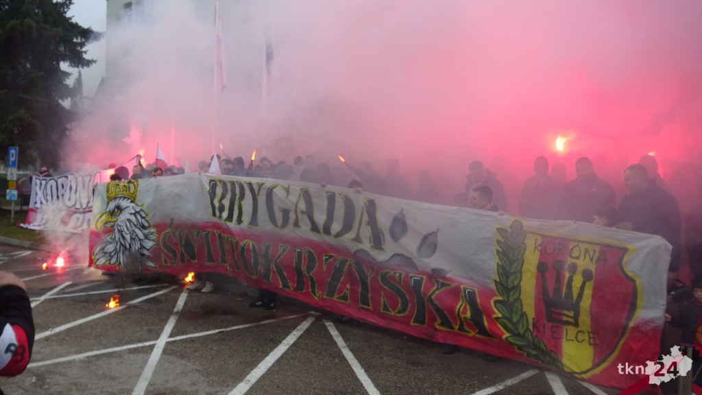 Powiatowy Marsz Niepodległości przeszedł ulicami miasta. Relacja wideo i foto