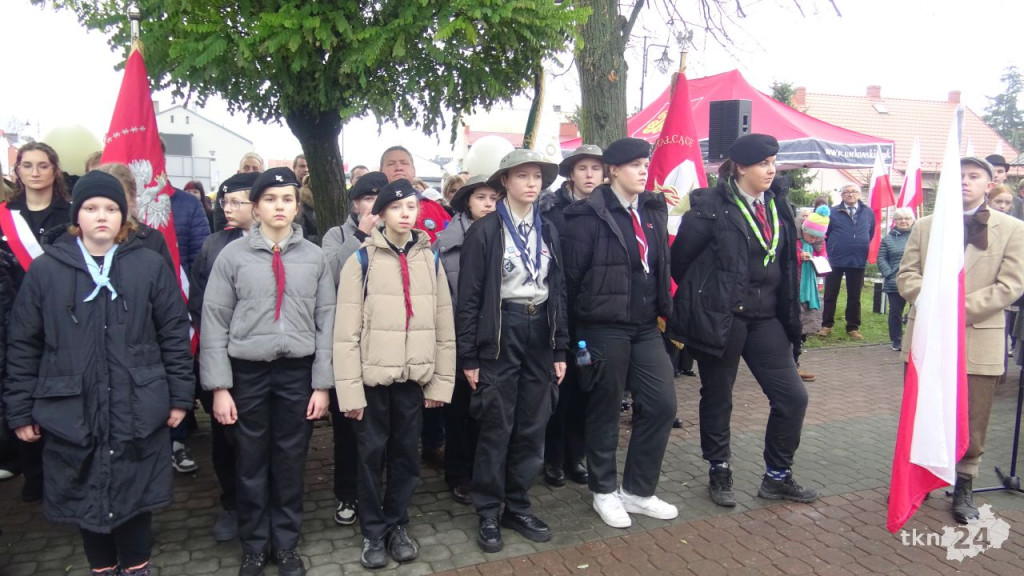Radośnie zjednoczeni pod Biało-Czerwoną. Główne miejskie obchody w Końskich [wideo, zdjęcia]