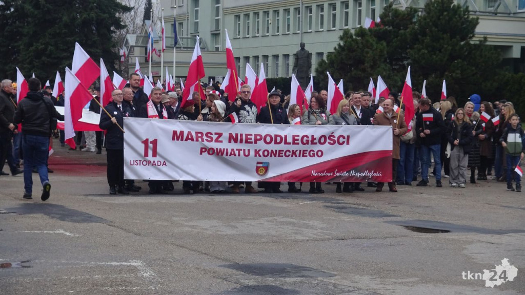 Powiatowy Marsz Niepodległości przeszedł ulicami miasta. Relacja wideo i foto