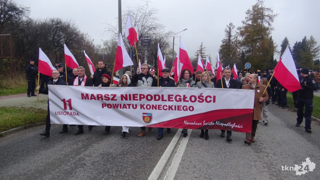Powiatowy Marsz Niepodległości przeszedł ulicami miasta. Relacja wideo i foto