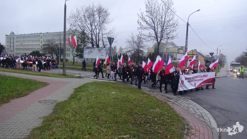 Powiatowy Marsz Niepodległości przeszedł ulicami miasta. Relacja wideo i foto