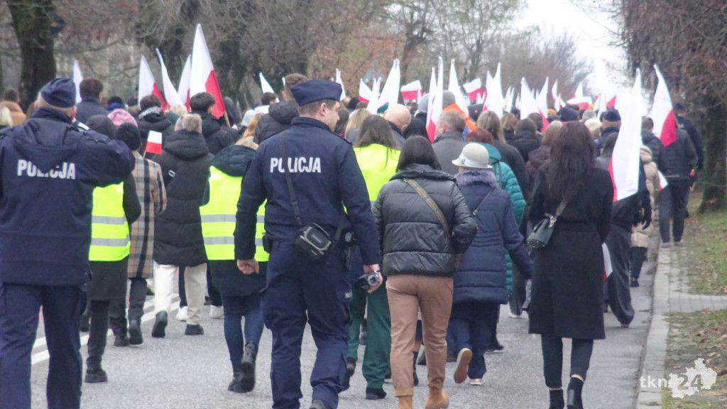 Powiatowy Marsz Niepodległości przeszedł ulicami miasta. Relacja wideo i foto