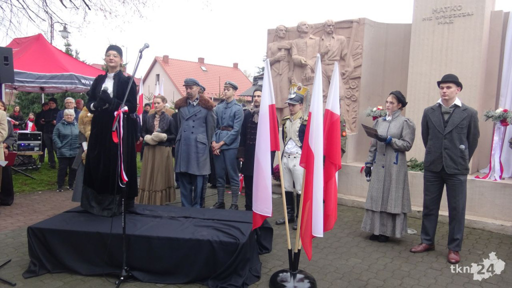 Radośnie zjednoczeni pod Biało-Czerwoną. Główne miejskie obchody w Końskich [wideo, zdjęcia]