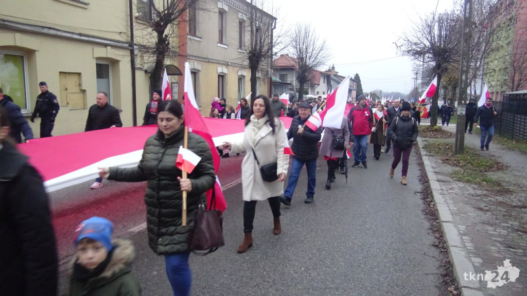 Powiatowy Marsz Niepodległości przeszedł ulicami miasta. Relacja wideo i foto