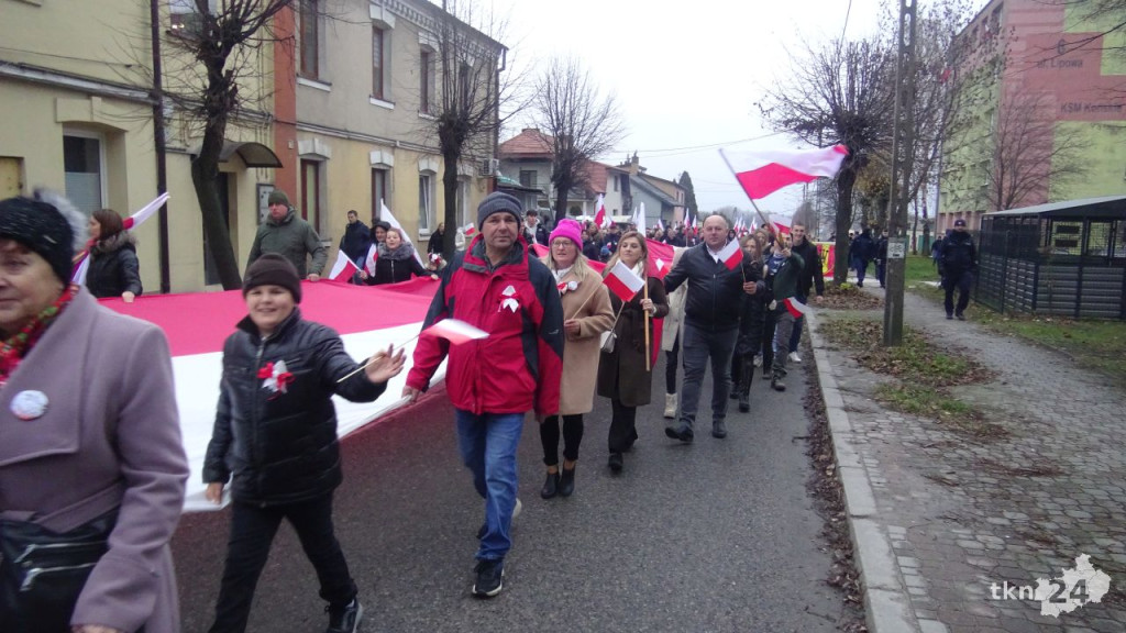 Powiatowy Marsz Niepodległości przeszedł ulicami miasta. Relacja wideo i foto