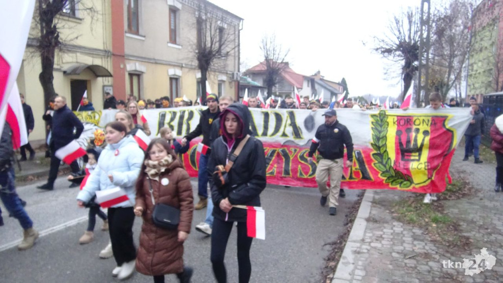 Powiatowy Marsz Niepodległości przeszedł ulicami miasta. Relacja wideo i foto