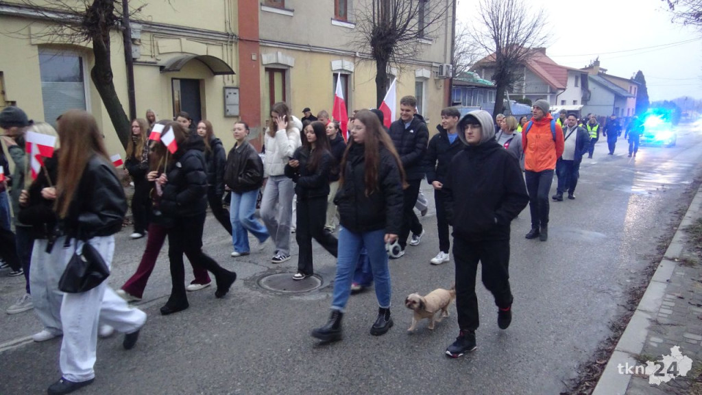Powiatowy Marsz Niepodległości przeszedł ulicami miasta. Relacja wideo i foto