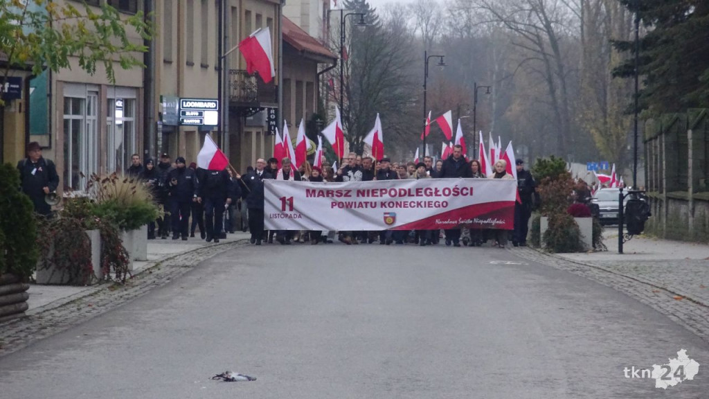 Powiatowy Marsz Niepodległości przeszedł ulicami miasta. Relacja wideo i foto