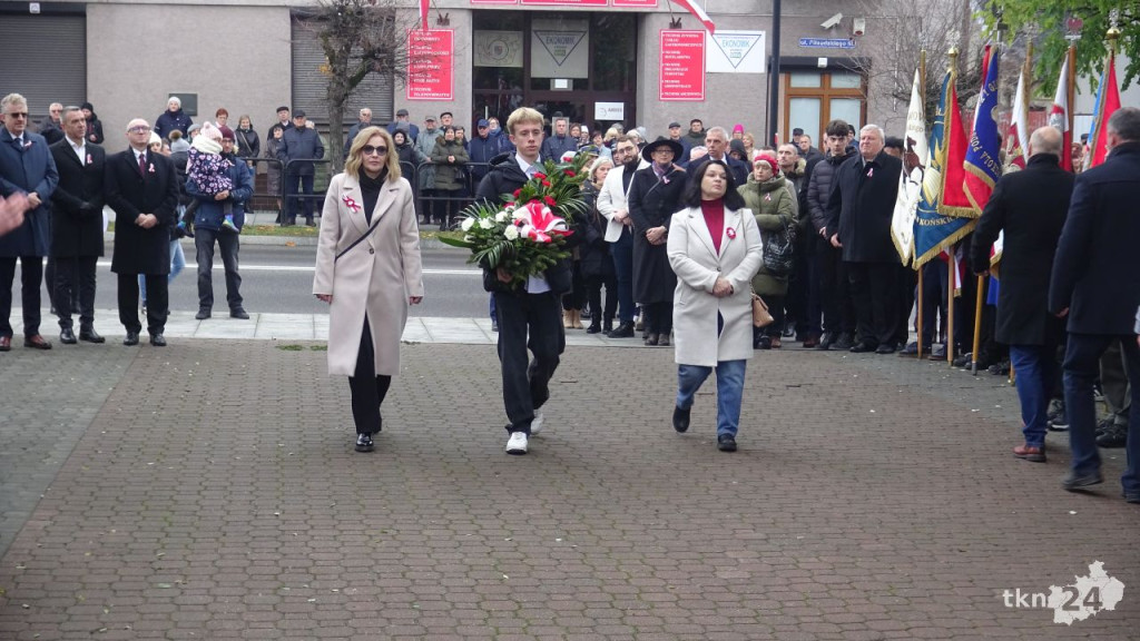 Radośnie zjednoczeni pod Biało-Czerwoną. Główne miejskie obchody w Końskich [wideo, zdjęcia]