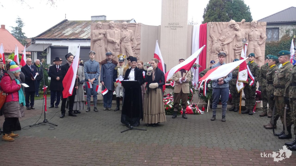 Radośnie zjednoczeni pod Biało-Czerwoną. Główne miejskie obchody w Końskich [wideo, zdjęcia]