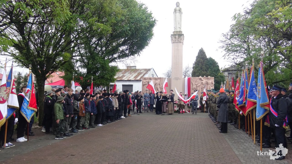 Radośnie zjednoczeni pod Biało-Czerwoną. Główne miejskie obchody w Końskich [wideo, zdjęcia]