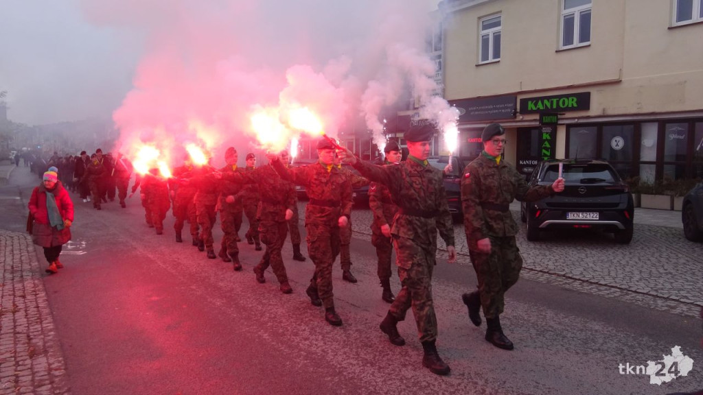 Radośnie zjednoczeni pod Biało-Czerwoną. Główne miejskie obchody w Końskich [wideo, zdjęcia]