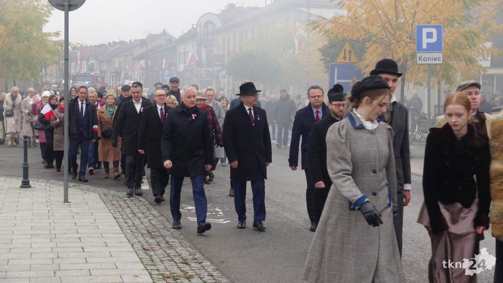 Radośnie zjednoczeni pod Biało-Czerwoną. Główne miejskie obchody w Końskich [wideo, zdjęcia]