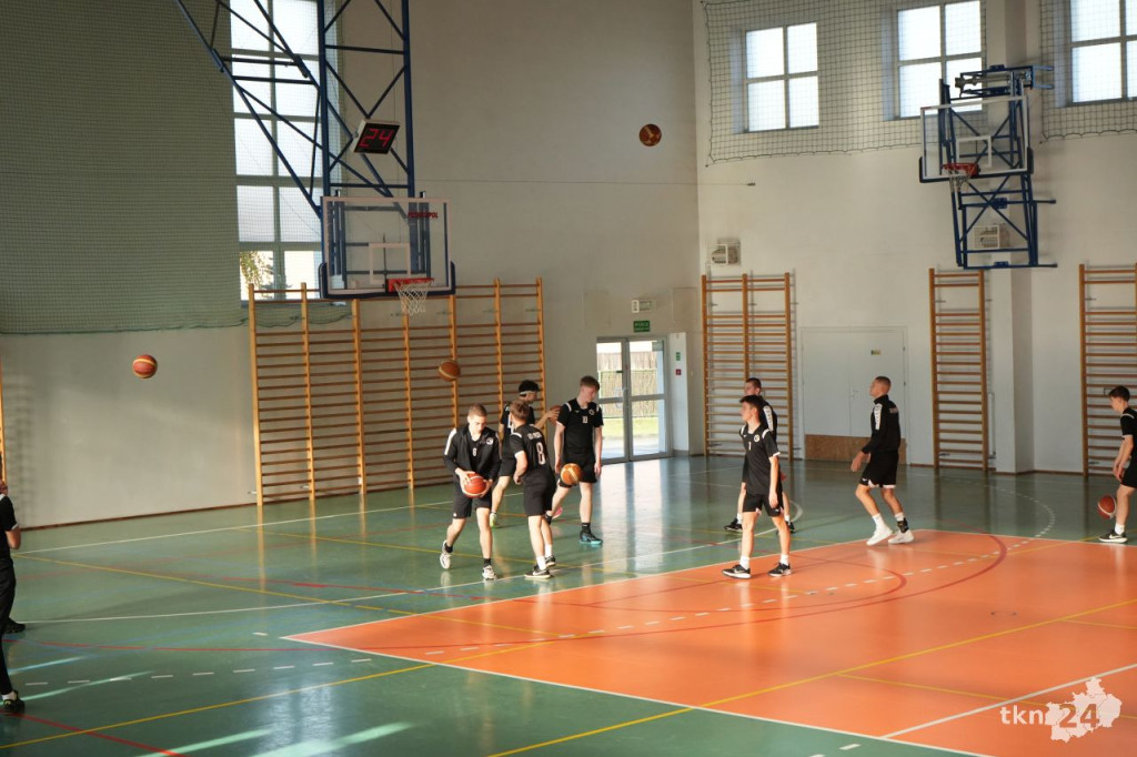 Znamy mistrzów i mistrzynie XXIV Turnieju Piłki Koszykowej dla szkół średnich [wideo, zdjęcia]
