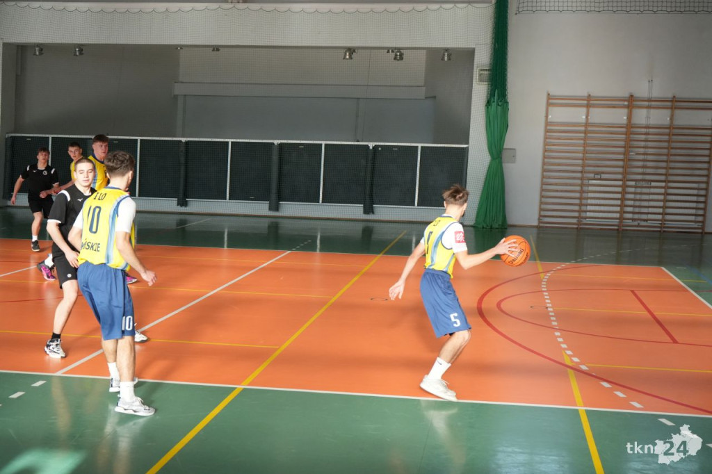Znamy mistrzów i mistrzynie XXIV Turnieju Piłki Koszykowej dla szkół średnich [wideo, zdjęcia]