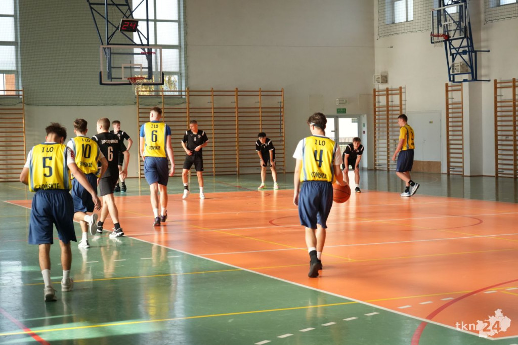 Znamy mistrzów i mistrzynie XXIV Turnieju Piłki Koszykowej dla szkół średnich [wideo, zdjęcia]