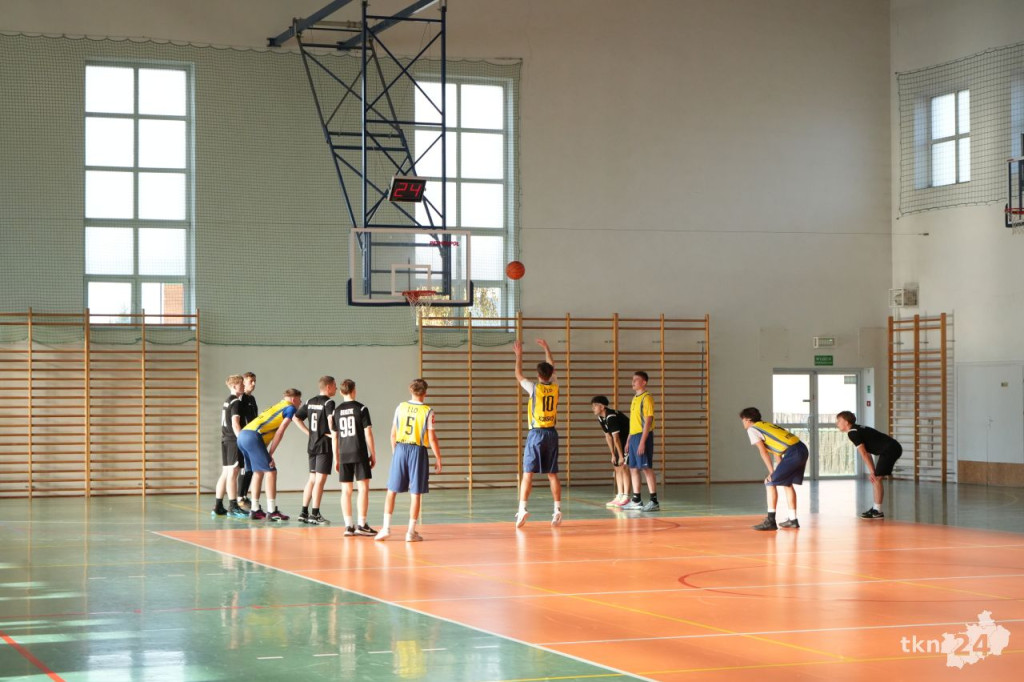 Znamy mistrzów i mistrzynie XXIV Turnieju Piłki Koszykowej dla szkół średnich [wideo, zdjęcia]