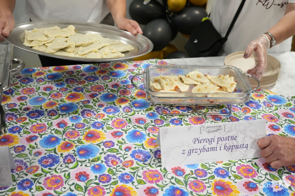 II Festiwal Pierogów w Koziej Woli. Tysiące sztuk rozeszło się w godzinę [wideo, zdjęcia]