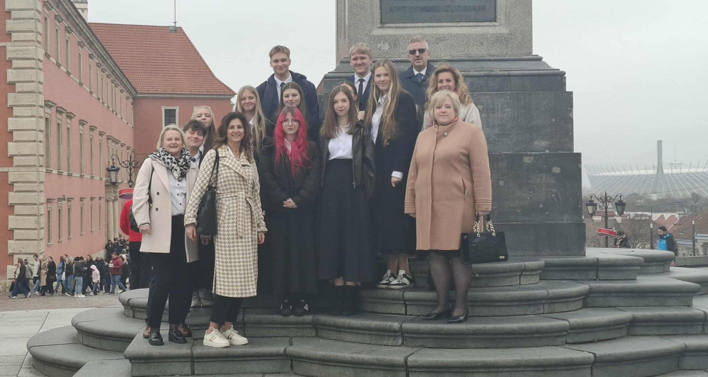 Młodzież z ZSP w Stąporkowie śpiewała na Zamku Królewskim w Warszawie [zdjęcia]
