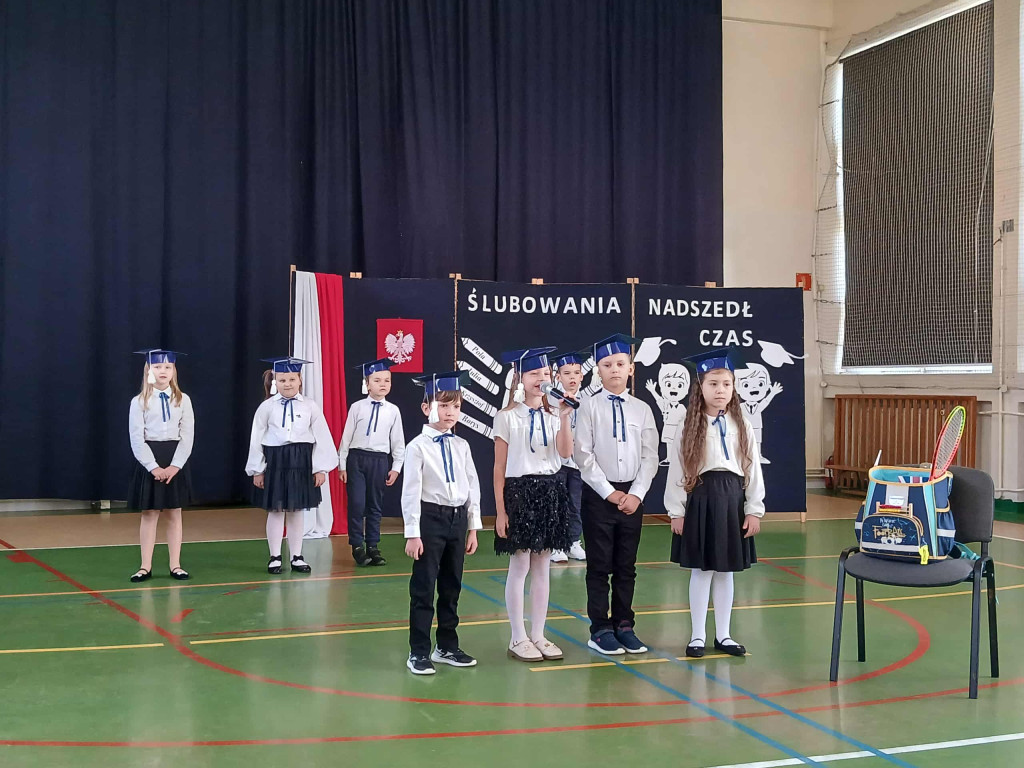 Pierwszaki z Rogowa oficjalnie dołączyły do szkolnej społeczności [zdjęcia]