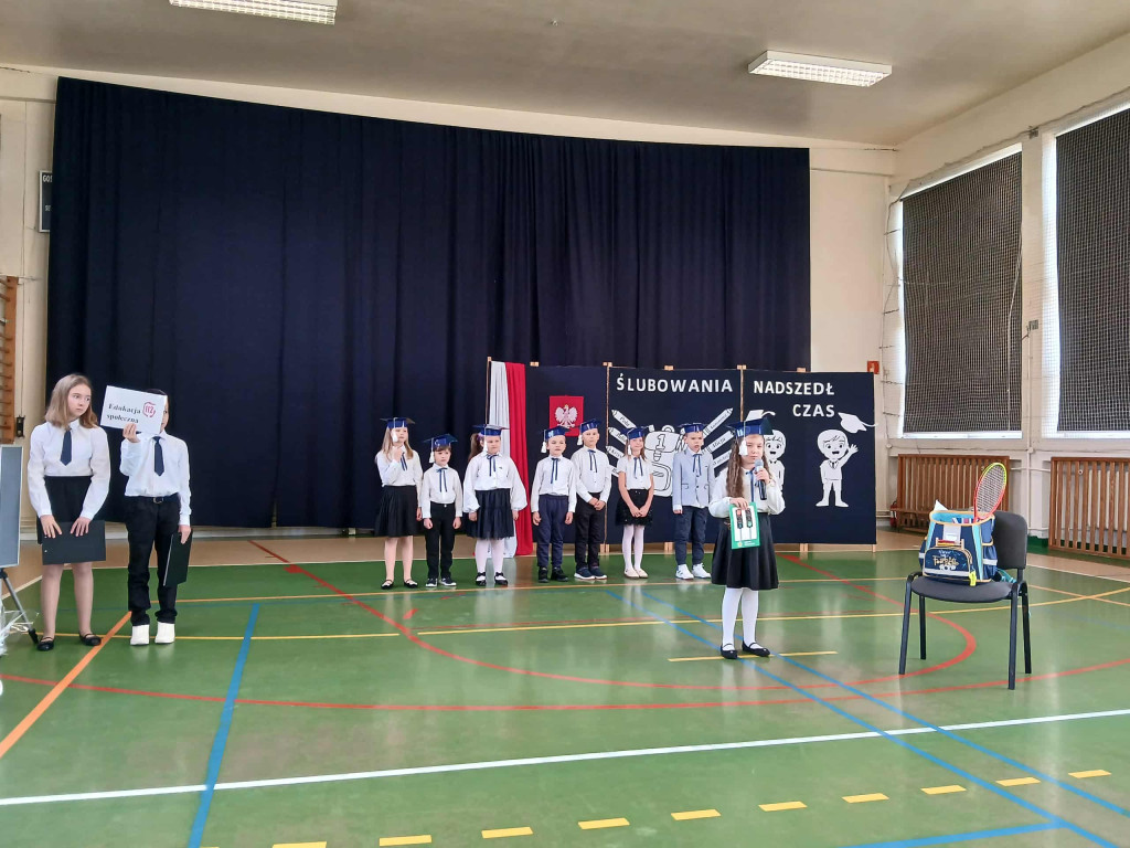 Pierwszaki z Rogowa oficjalnie dołączyły do szkolnej społeczności [zdjęcia]