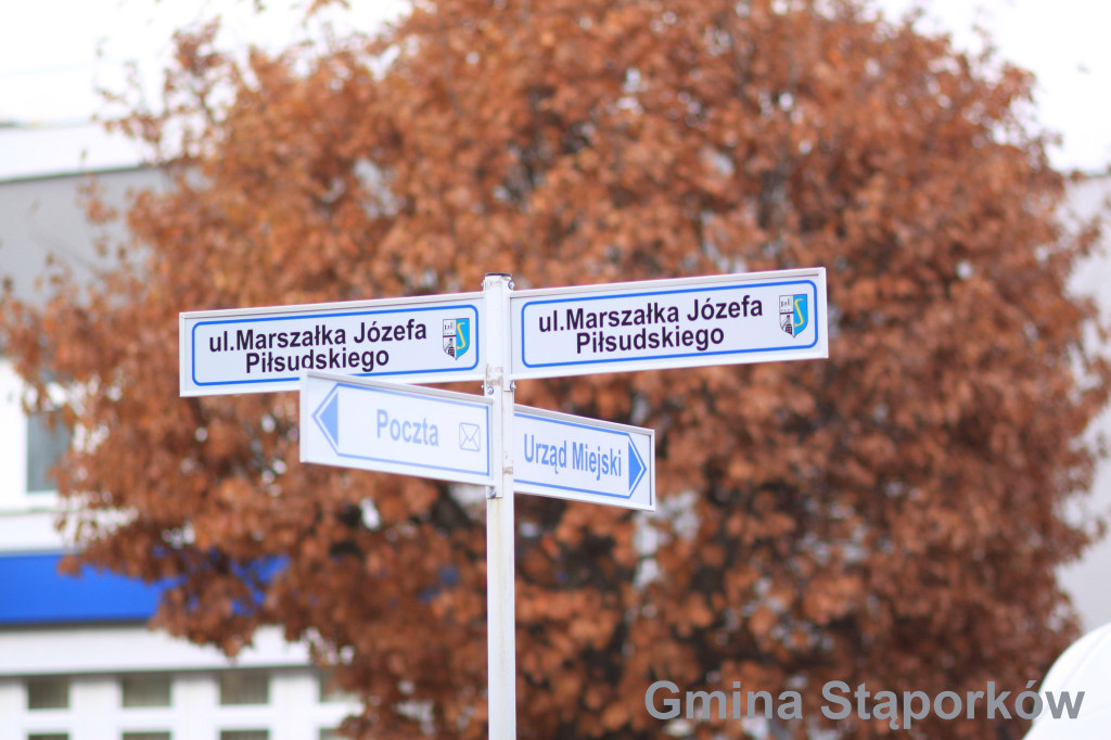 Gmina Stąporków i ZGKiM wymieniają tablice kierunkowe na nowe [zdjęcia]