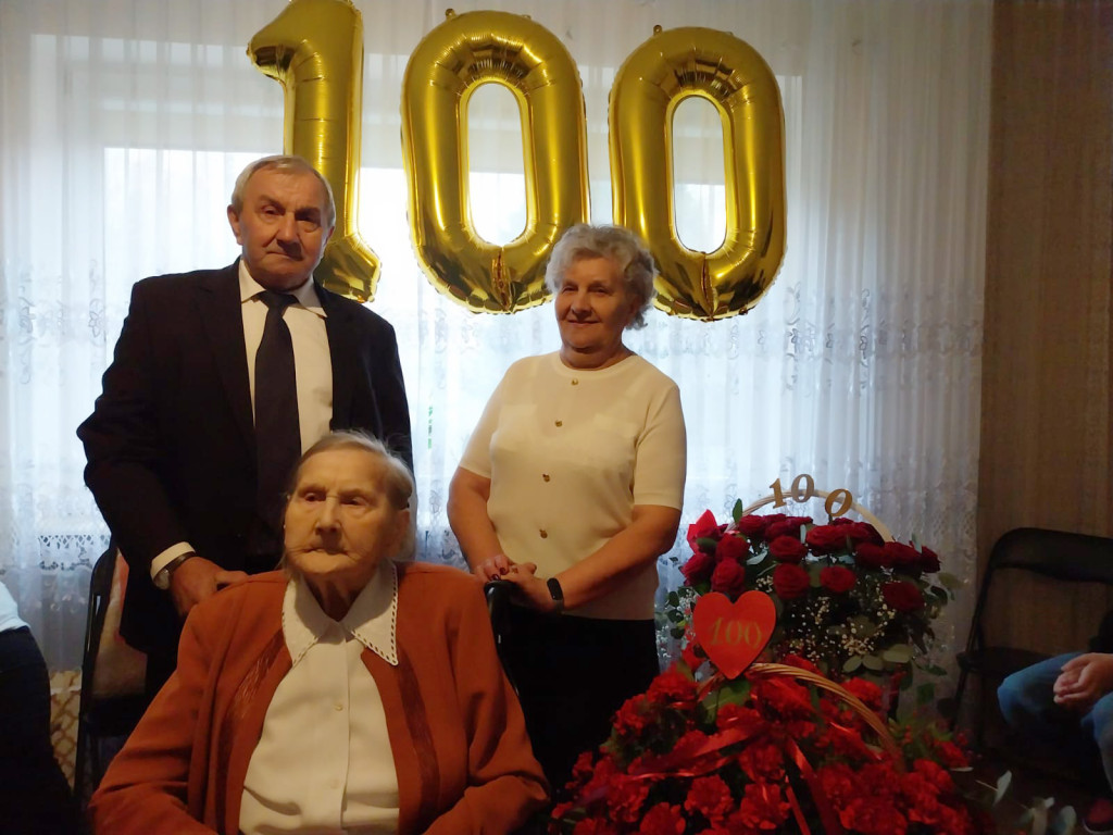 Sto lat pani Marianny Kowalczyk - jubileusz w Jakimowicach [zdjęcia]