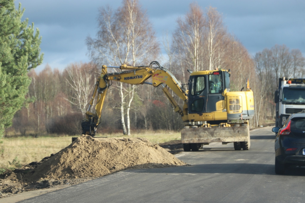 Realizacja drogi powiatowej w Adamowie w gminie Smyków