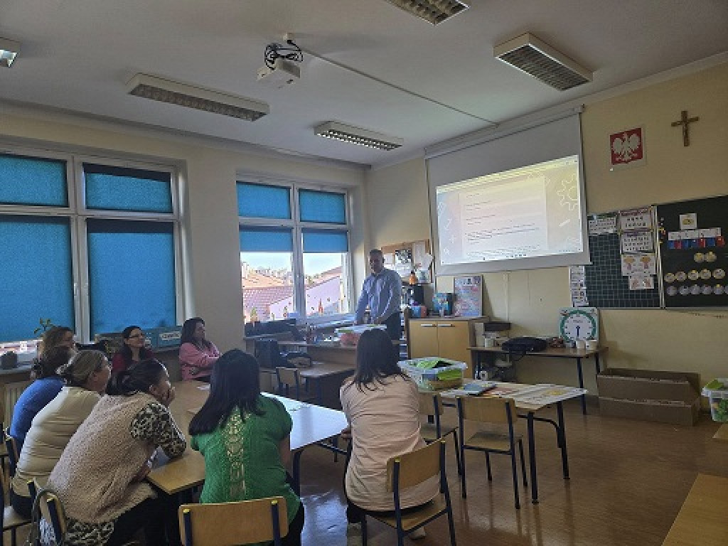 Nauczyciele edukacji wczesnoszkolnej ze Stadnickiej Woli przeszli innowacyjne szkolenie