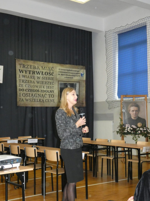 Święto Patronki w II LO. Mnóstwo działań i rozdanie stypendiów Św. Mikołaja [zdjęcia]