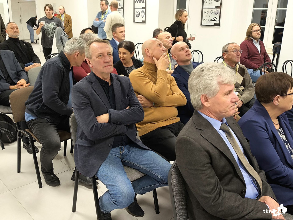 Ziemia Króla. O Cmentarzysku z XI wieku w Końskich. Dzień pierwszy z przekazaniem artefaktu [wideo, zdjęcia]