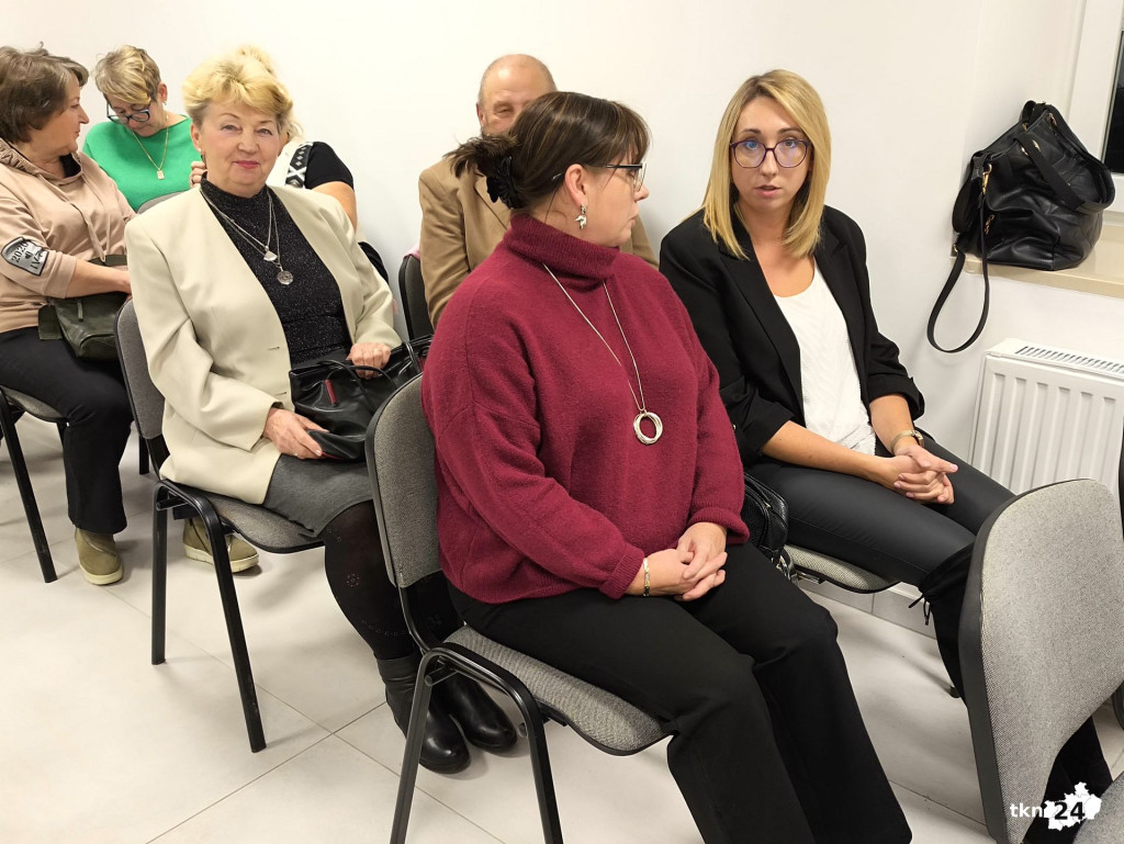 Ziemia Króla. O Cmentarzysku z XI wieku w Końskich. Dzień pierwszy z przekazaniem artefaktu [wideo, zdjęcia]