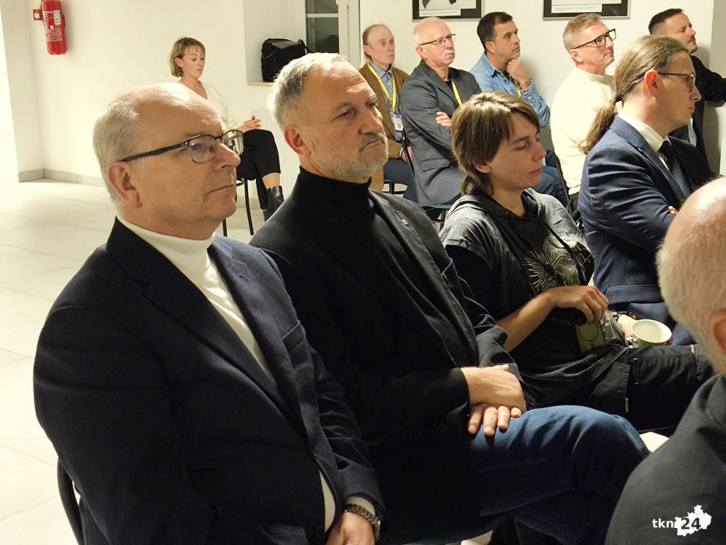 Ziemia Króla. O Cmentarzysku z XI wieku w Końskich. Dzień pierwszy z przekazaniem artefaktu [wideo, zdjęcia]
