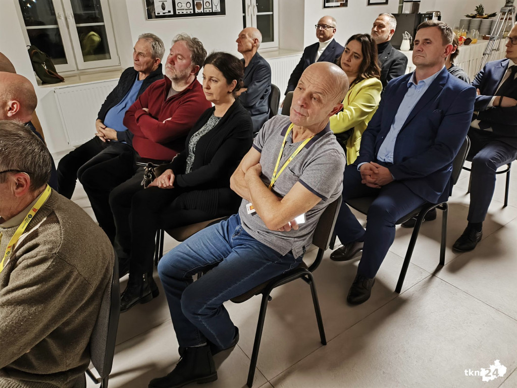 Ziemia Króla. O Cmentarzysku z XI wieku w Końskich. Dzień pierwszy z przekazaniem artefaktu [wideo, zdjęcia]
