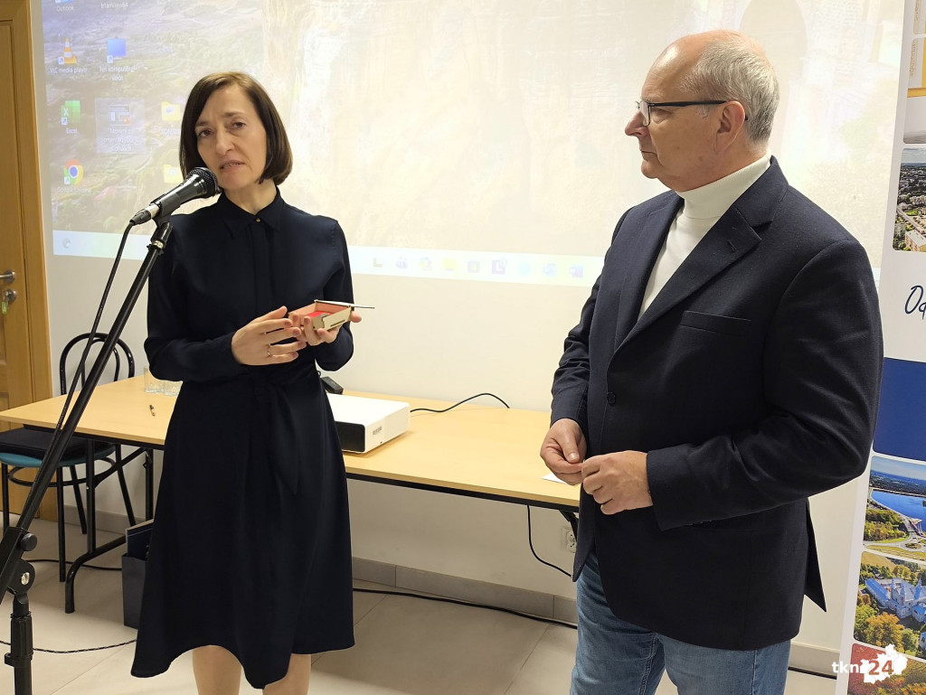 Ziemia Króla. O Cmentarzysku z XI wieku w Końskich. Dzień pierwszy z przekazaniem artefaktu [wideo, zdjęcia]