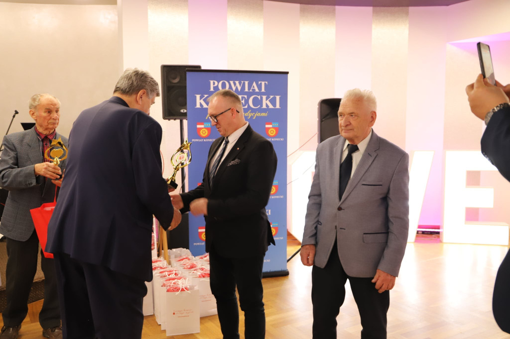 Konecki oddział PCK odznaczył zasłużonych krwiodawców [wideo, zdjęcia]