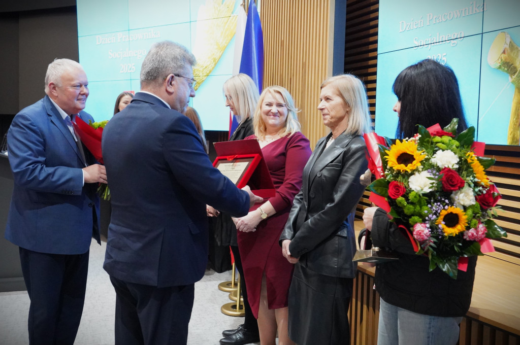 MGOPS w Końskich nagrodzony przez wojewodę [zdjęcia]