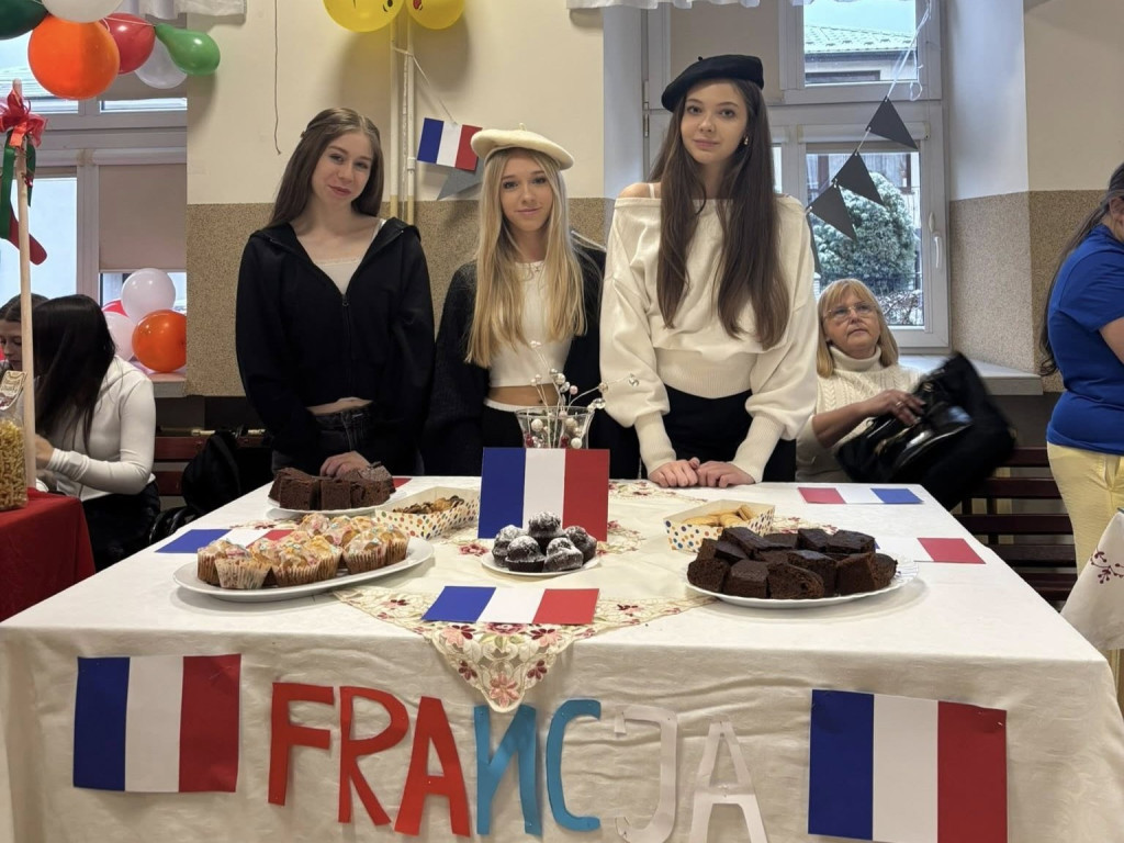 Dzień Kultur Europejskich w Starym Ogólniaku. Młodzież zaprezentowała różne kraje [zdjęcia]