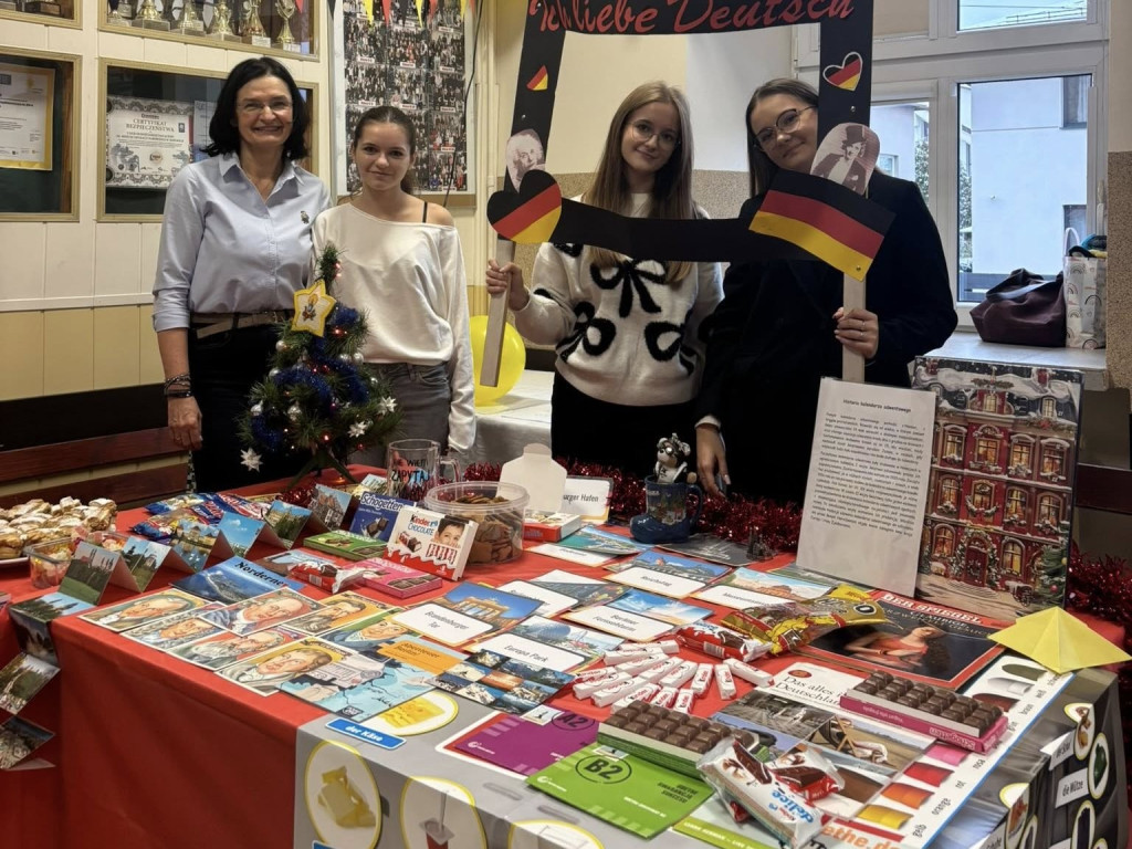 Dzień Kultur Europejskich w Starym Ogólniaku. Młodzież zaprezentowała różne kraje [zdjęcia]