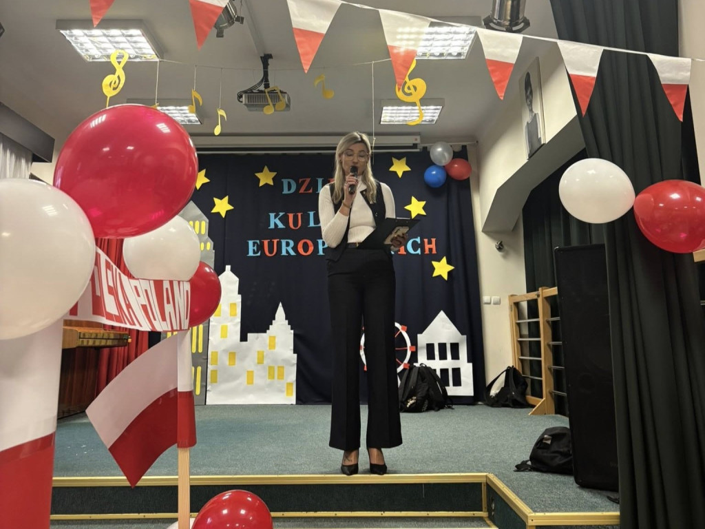 Dzień Kultur Europejskich w Starym Ogólniaku. Młodzież zaprezentowała różne kraje [zdjęcia]