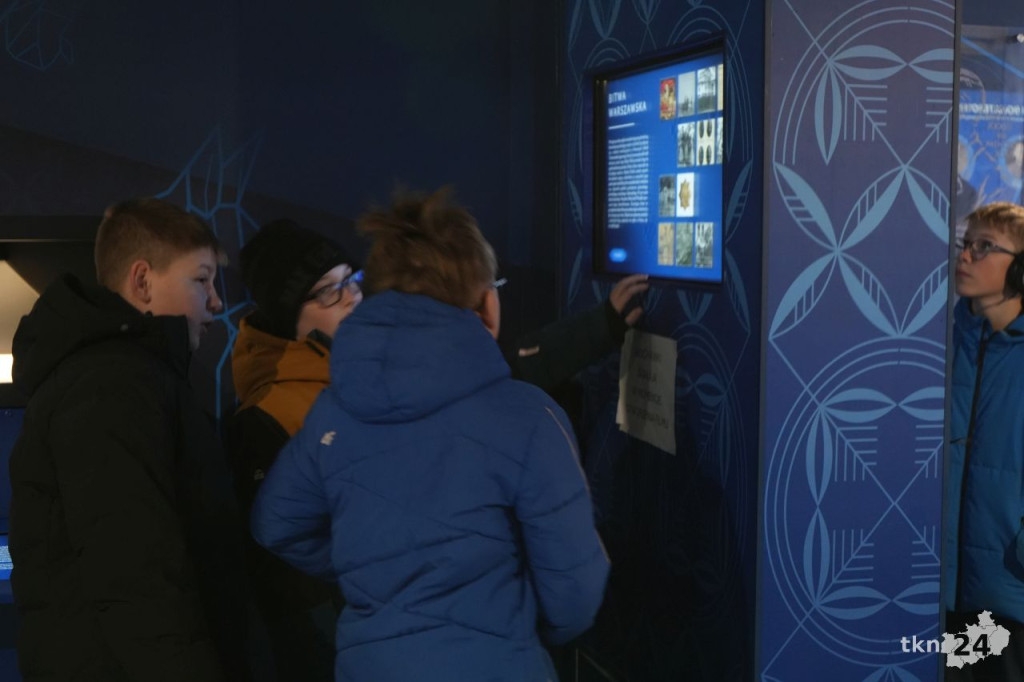 Interaktywna lekcja historii z hologramami w Smykowie [wideo, zdjęcia]