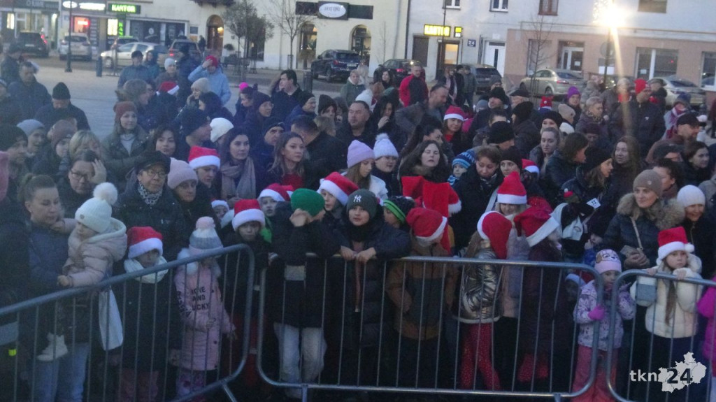 Końskie: Miejska choinka już rozbłysła! [wideo, zdjęcia]