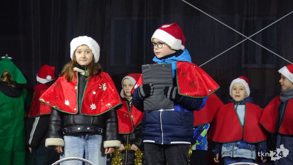 Końskie: Miejska choinka już rozbłysła! [wideo, zdjęcia]